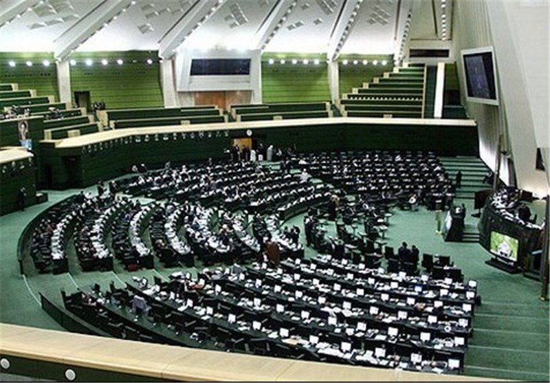 رییس بانک مرکزی و وزیر اقتصاد درجلسه غیرعلنی مجلس حاضر شدند